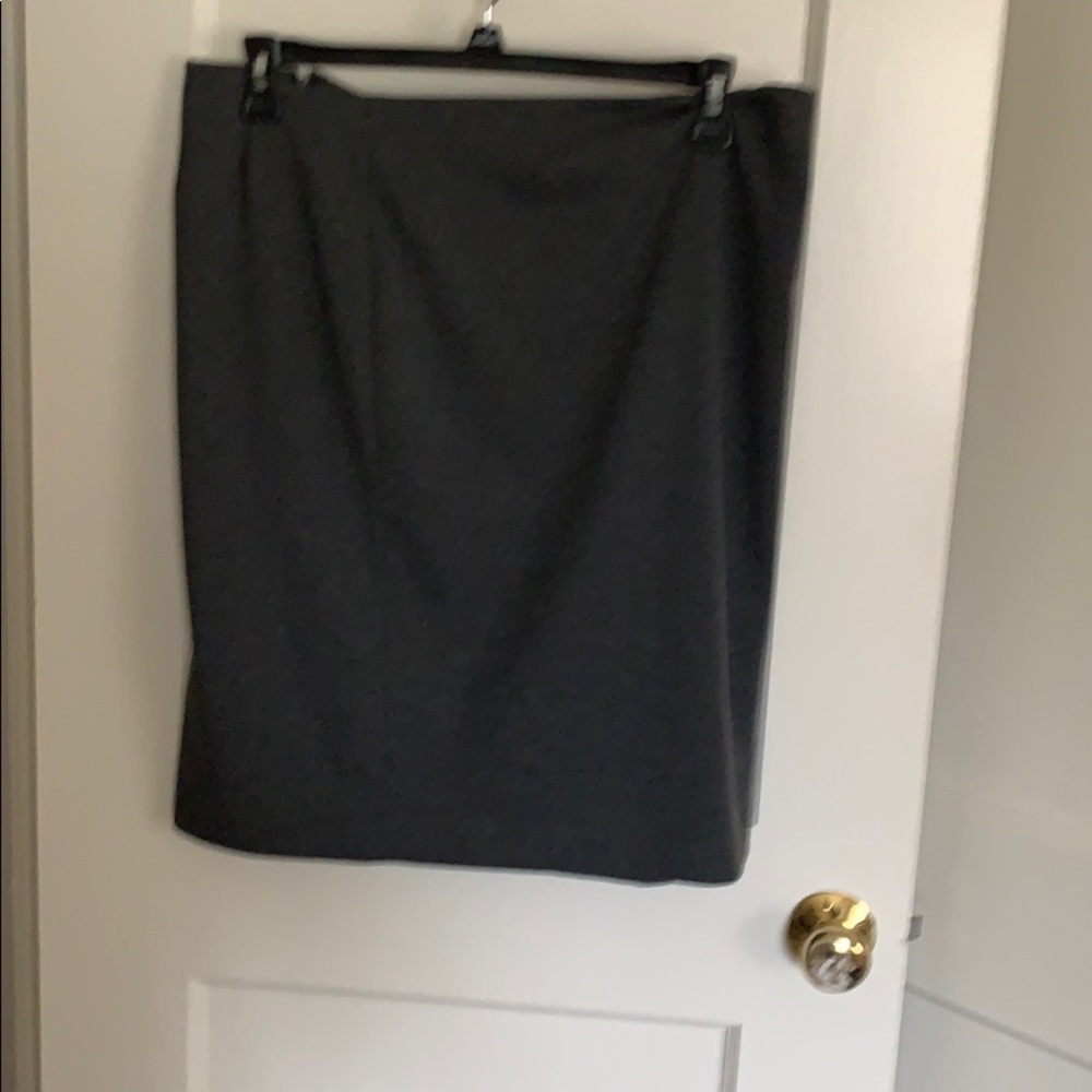 Zippered grey midi skirt in wool